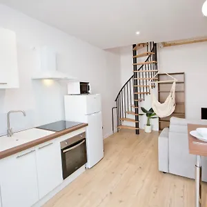 https://montsejour-t2-climatis-avec-filet-et-fauteuil-suspendu.midi-pyreneeshotels.com