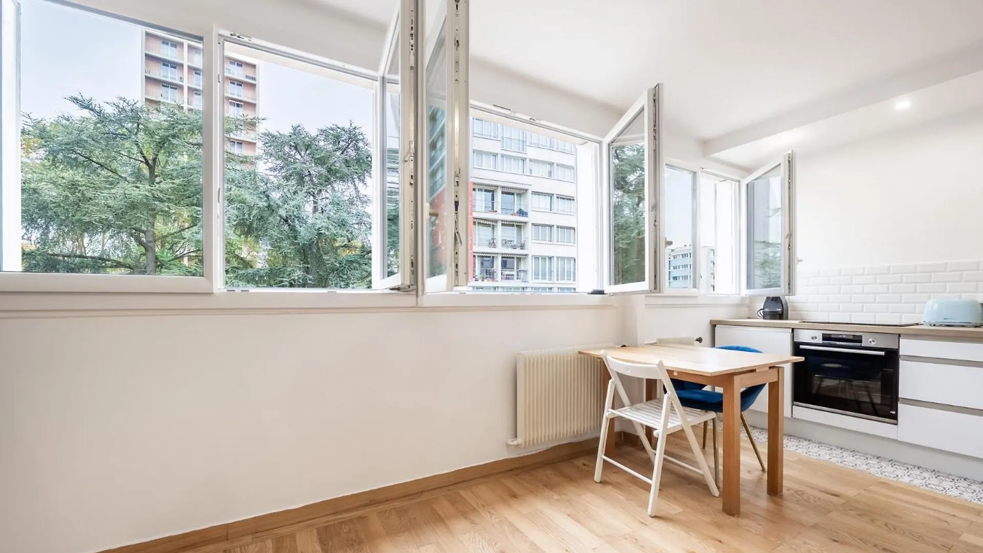 Charming Parisian Home Away From Home In The Heart Of Paříž 0*,