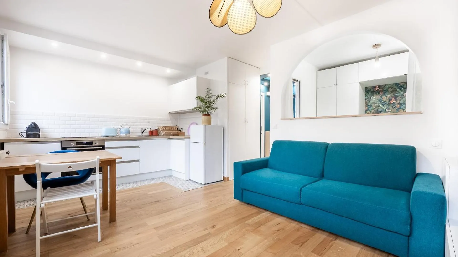 Charming Parisian Home Away From Home In The Heart Of Paříž 0*,  Francie